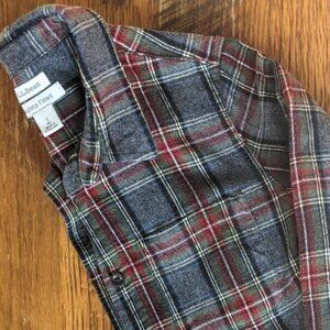 L.L. Bean Fitted Christmas Plaid Tartan Flannel Button Down Long Sleeve Shirt